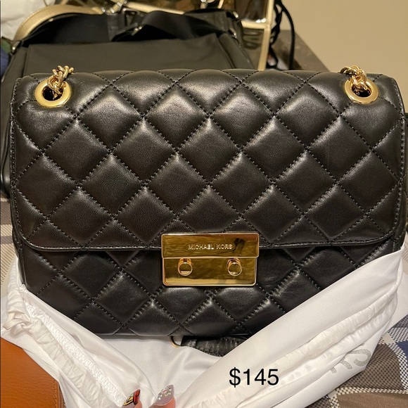 Handbag and accessories overload! - Picture 5 of 9